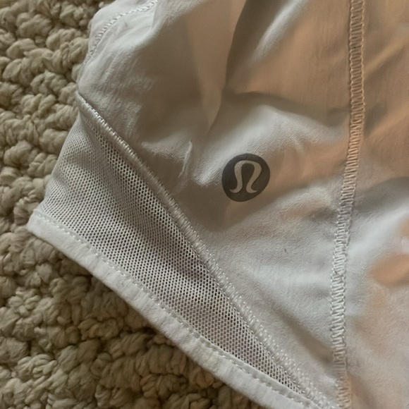 Lululemon White 2.5 Inch Hotty Hot - Picture 3 of 4